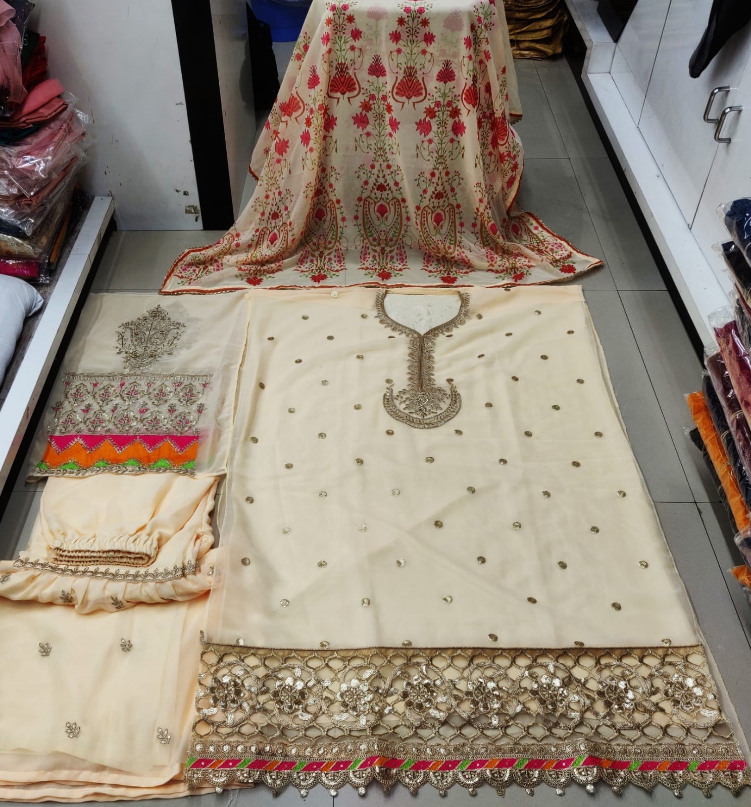 STYLE FASHION 3001 D LATEST PAKISTANI SUITS WHOLESALER IN SURAT