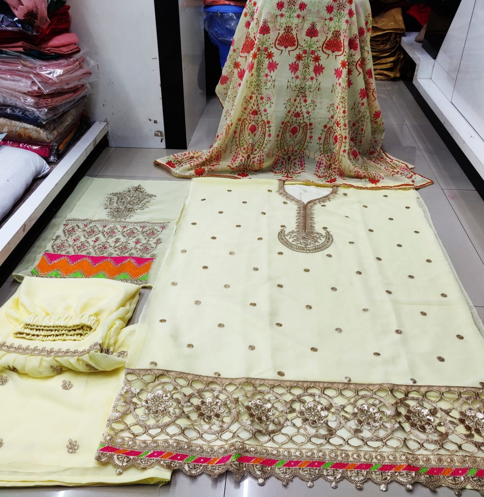 STYLE FASHION 3001 B LATEST PAKISTANI SUITS WHOLESALER IN SURAT