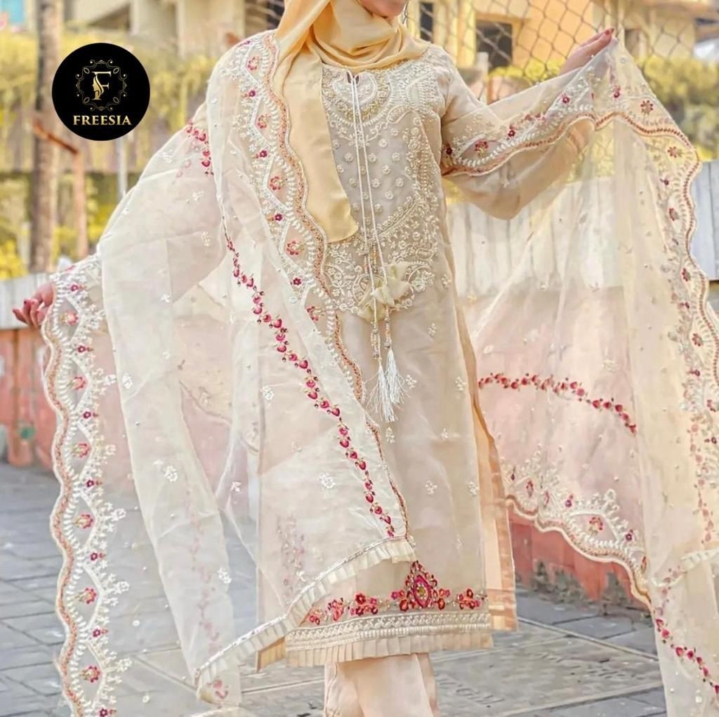 FREESIA SADABAHAR PAKISTANI SUITS MANUFACTURER