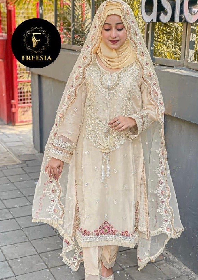 FREESIA SADABAHAR PAKISTANI SUITS MANUFACTURER
