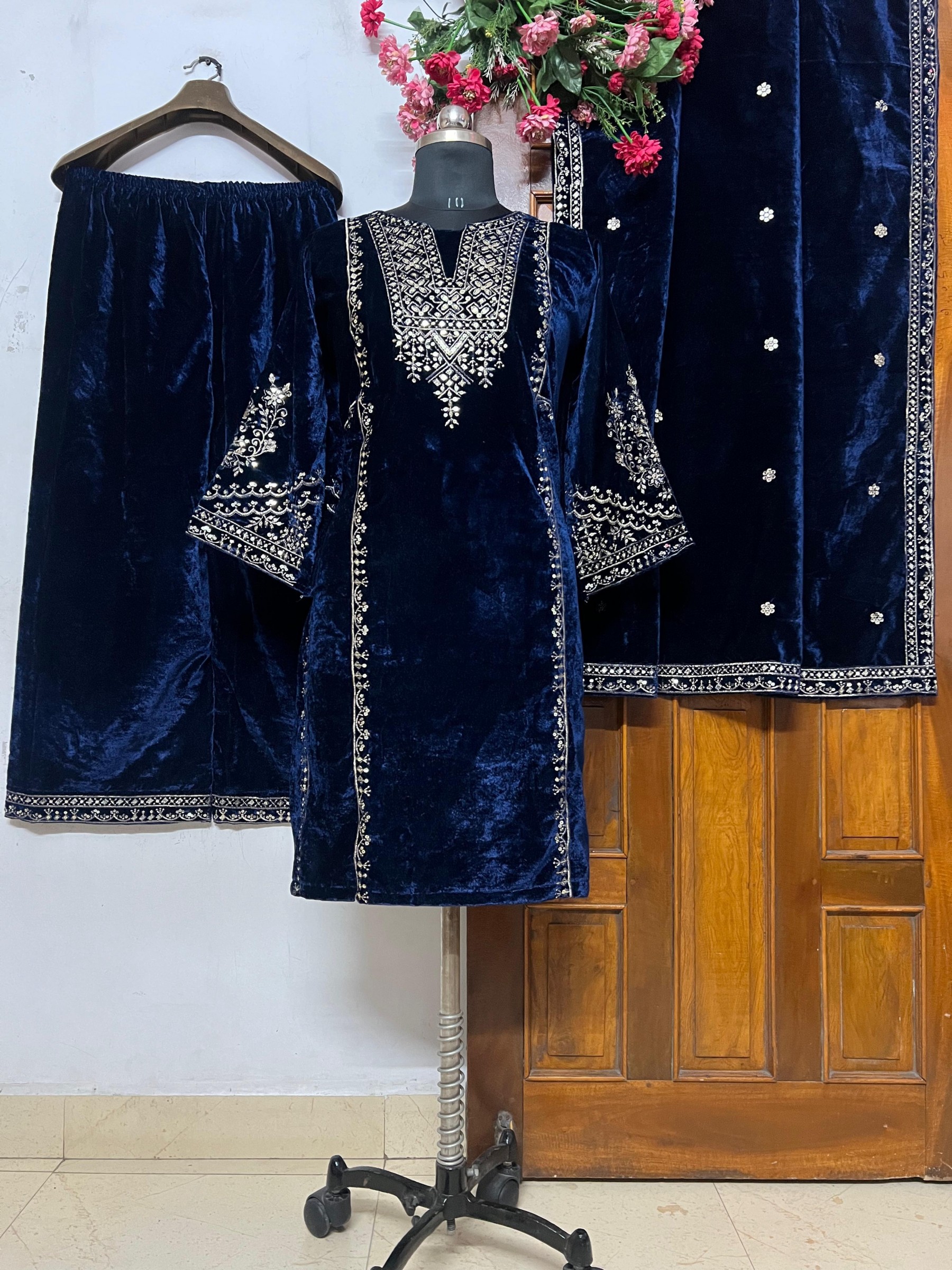 LC 1323 READYMADE VELVET ONLINE