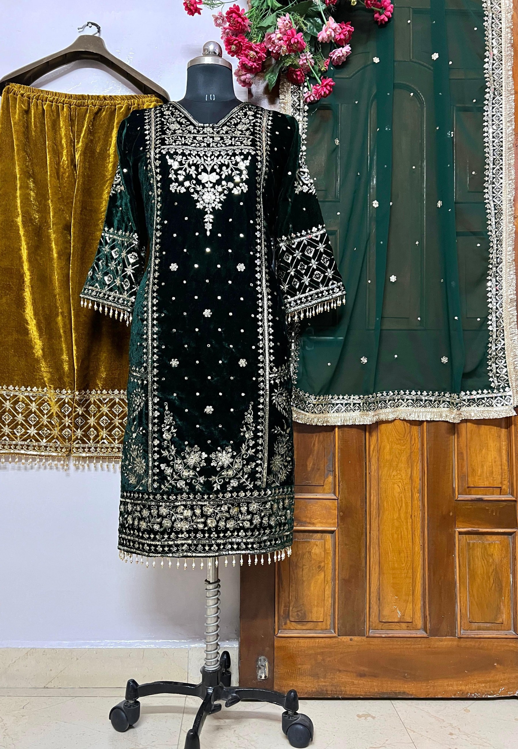 LC 1324 READYMADE VELVET KURTI PLAZZO
