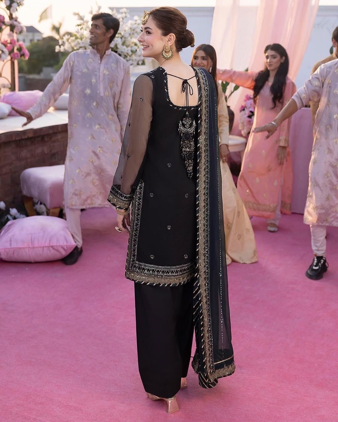 BE 300 READYMADE PAKISTANI SUITS 