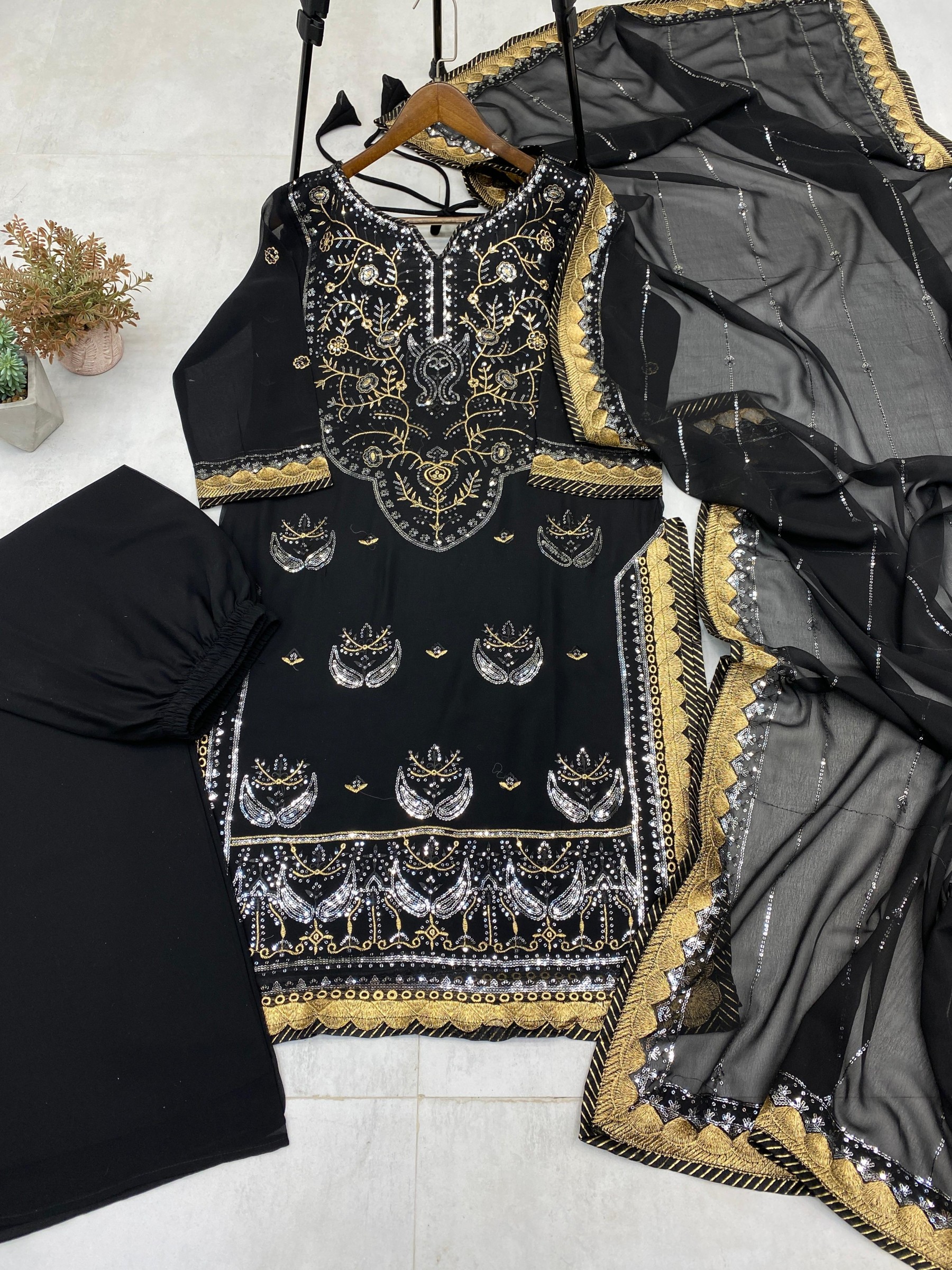 BE 300 READYMADE PAKISTANI SUITS 