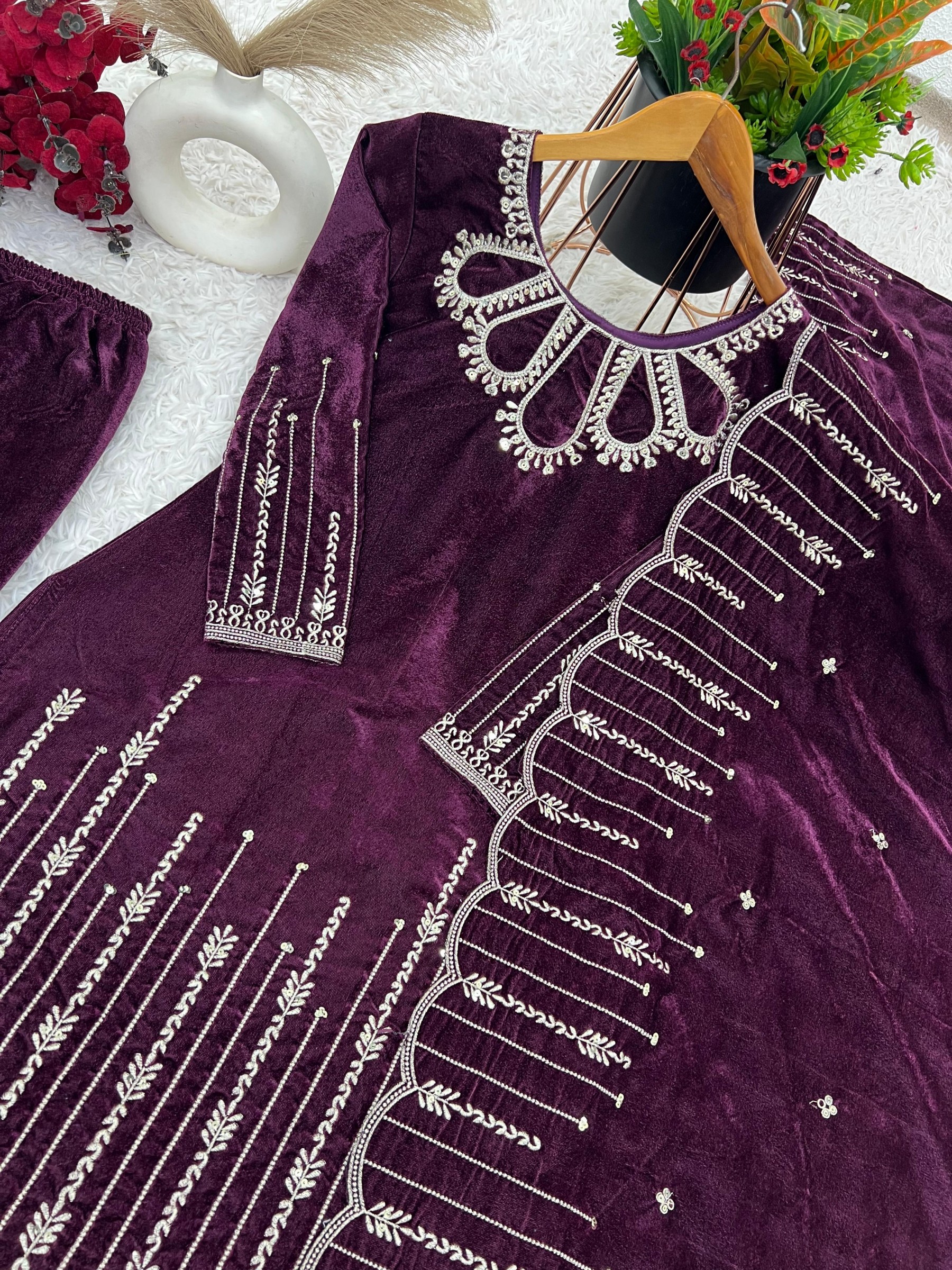 SHREE HARI SRK 5211 VELVET PAKISTANI SALWAR SUITS 