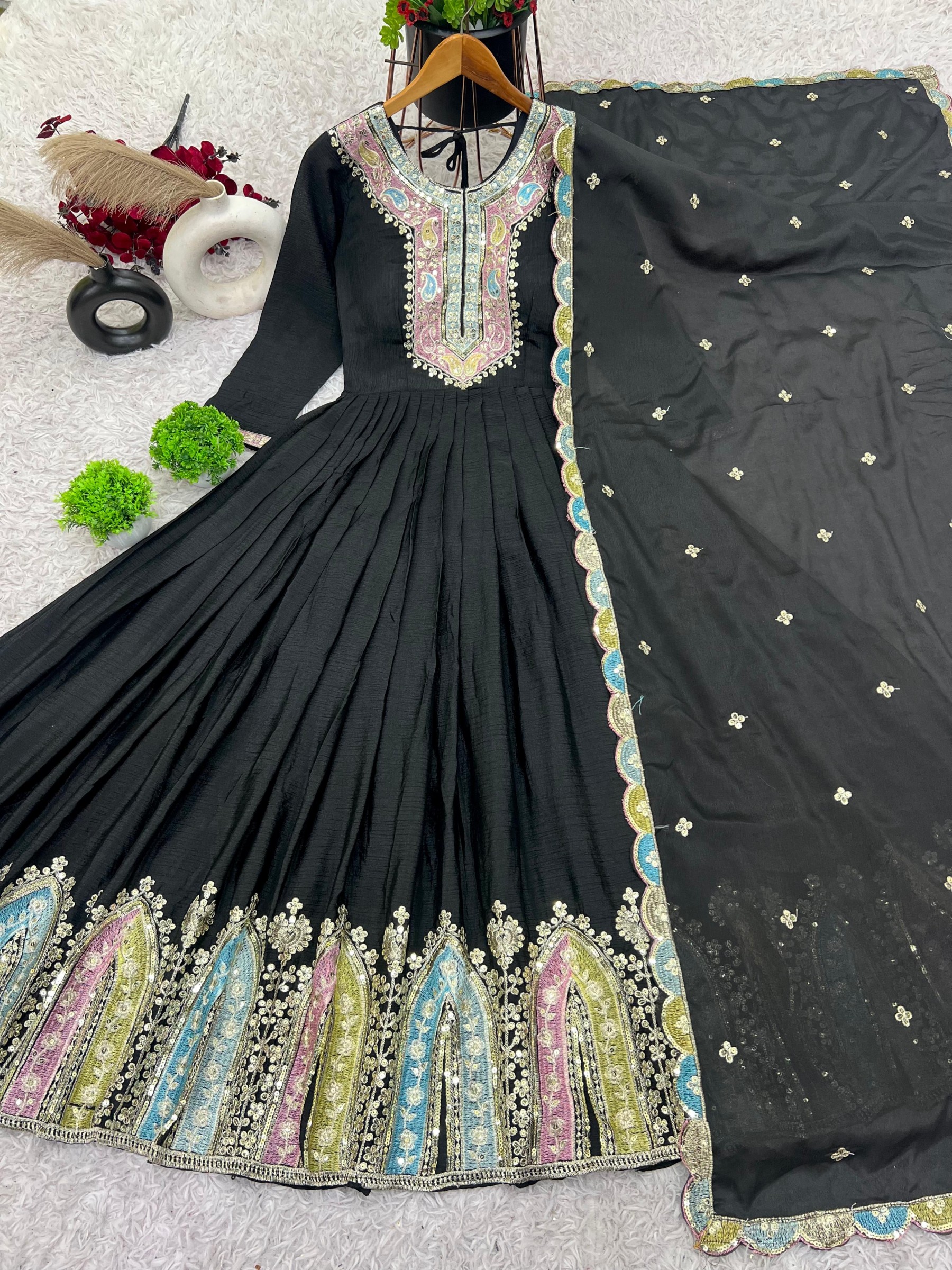 ZF 5002 BLACK BEST DESIGNER GOWN SINGLE AVAILBLAE