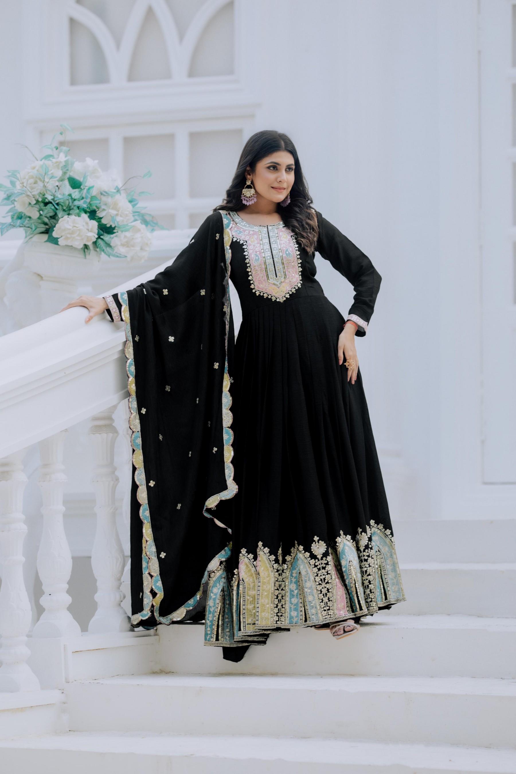 ZF 5002 BLACK BEST DESIGNER GOWN SINGLE AVAILBLAE