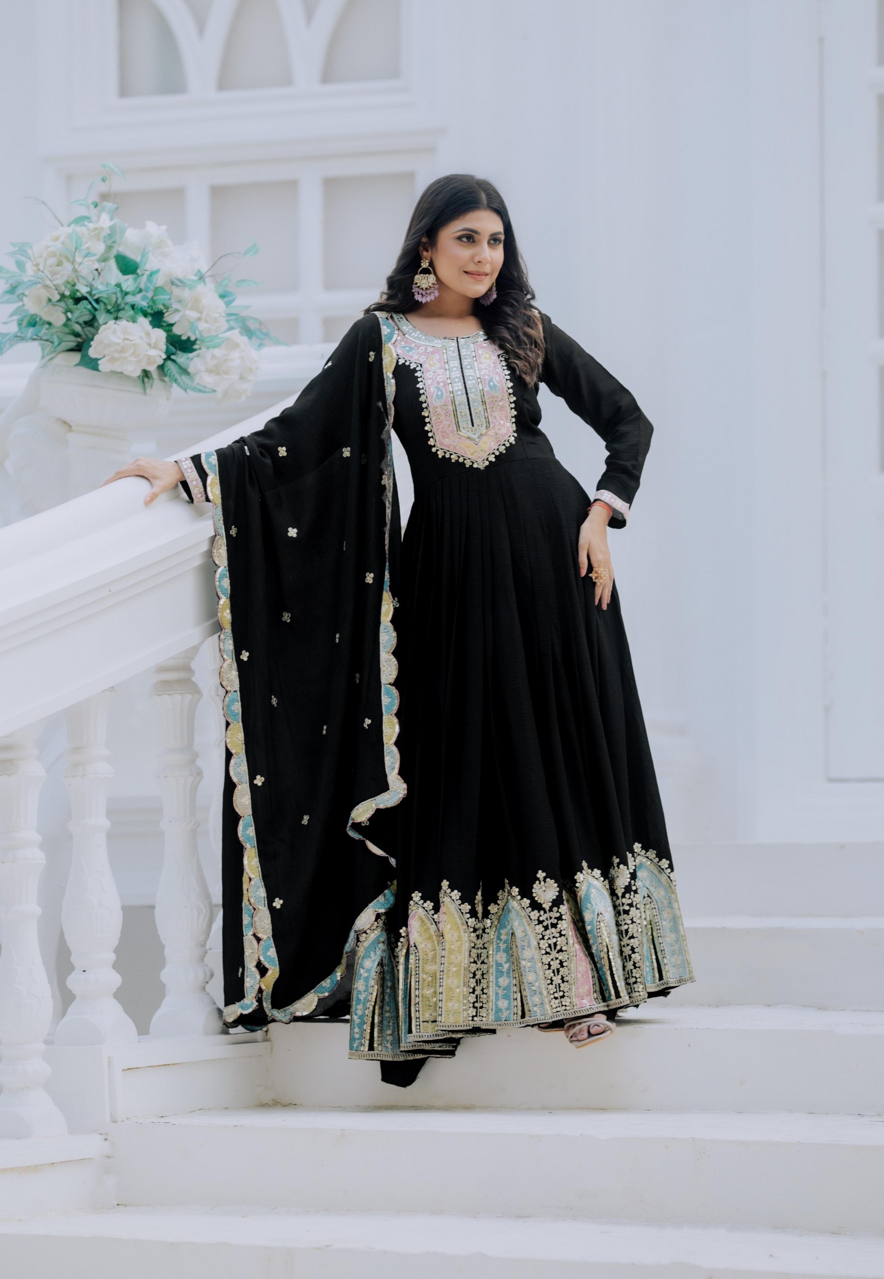 ZF 5002 BLACK BEST DESIGNER GOWN SINGLE AVAILBLAE