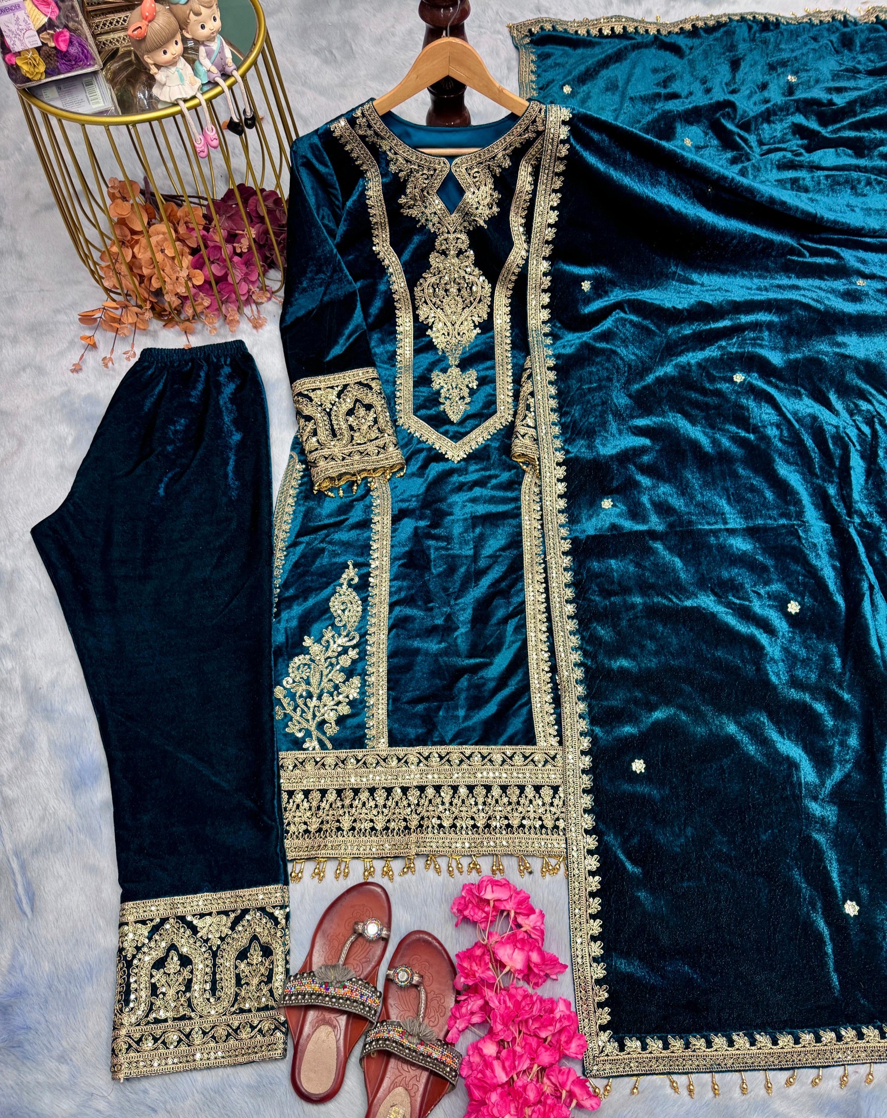 AAROHI DESIGNER PD 1072 VELVET READYMADE PAKISTANI SUITS SUPPLIER