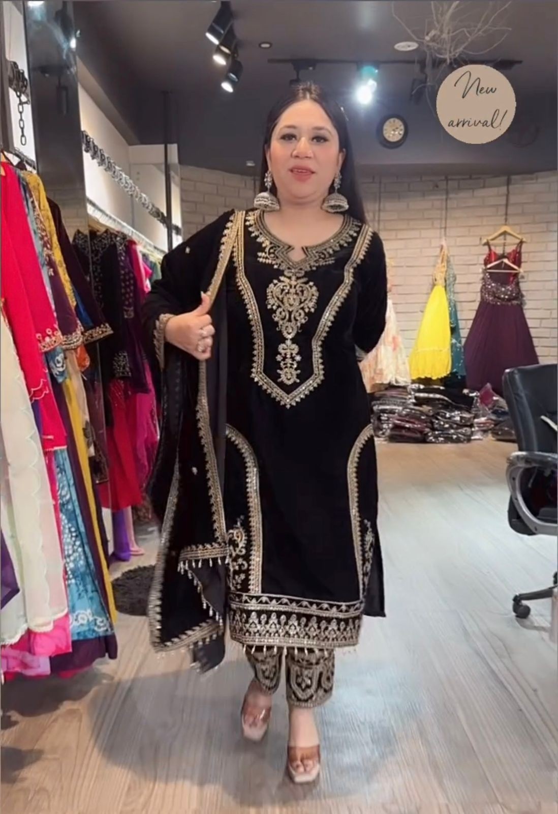 AAROHI DESIGNER PD 1072 VELVET READYMADE PAKISTANI SUITS SUPPLIER