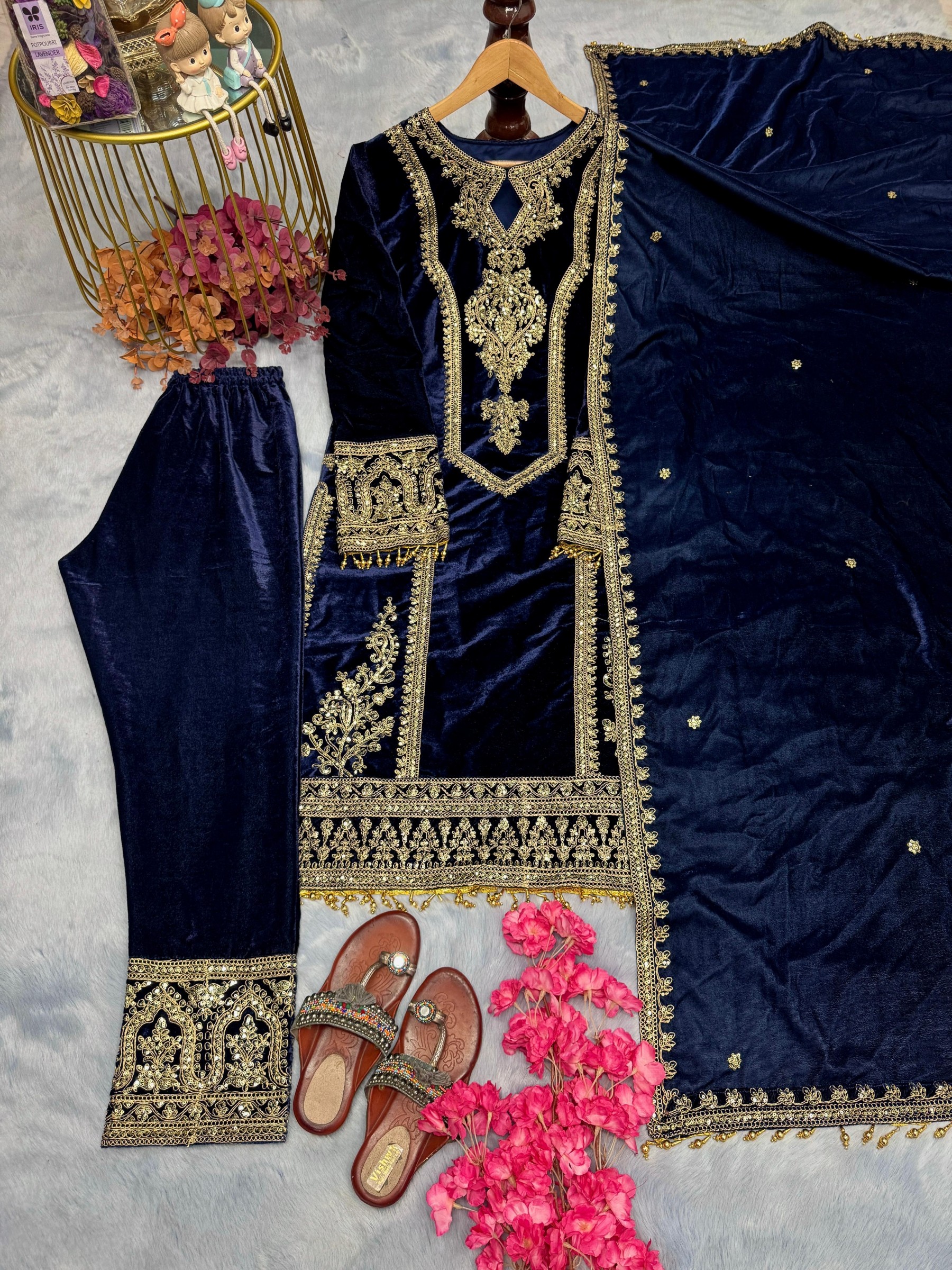 AAROHI DESIGNER PD 1072 VELVET READYMADE PAKISTANI SUITS SUPPLIER