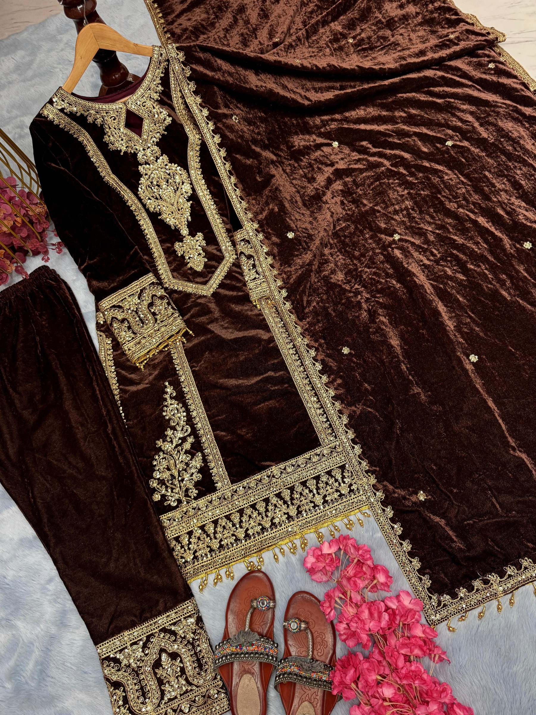 AAROHI DESIGNER PD 1072 VELVET READYMADE PAKISTANI SUITS SUPPLIER