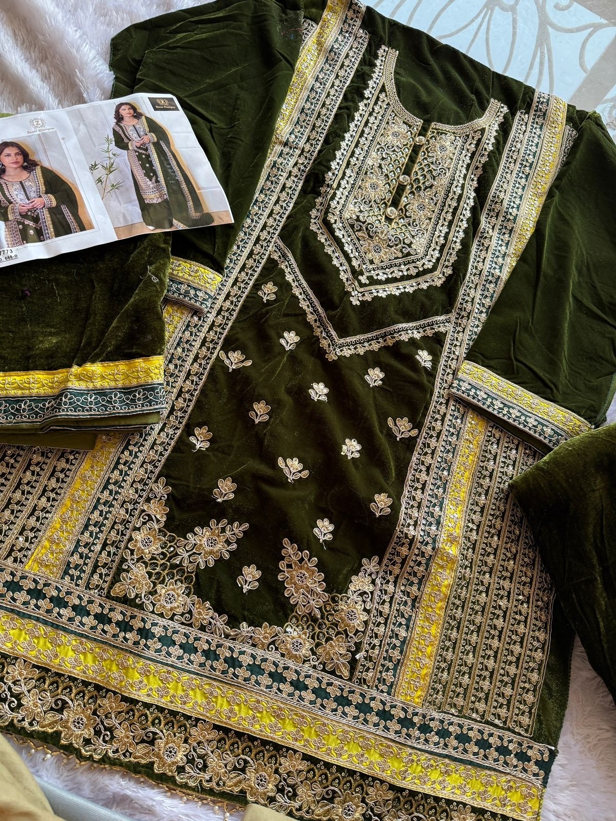 ZIAAZ DESIGNS 668 D VELVET SALWAR KAMEEZ