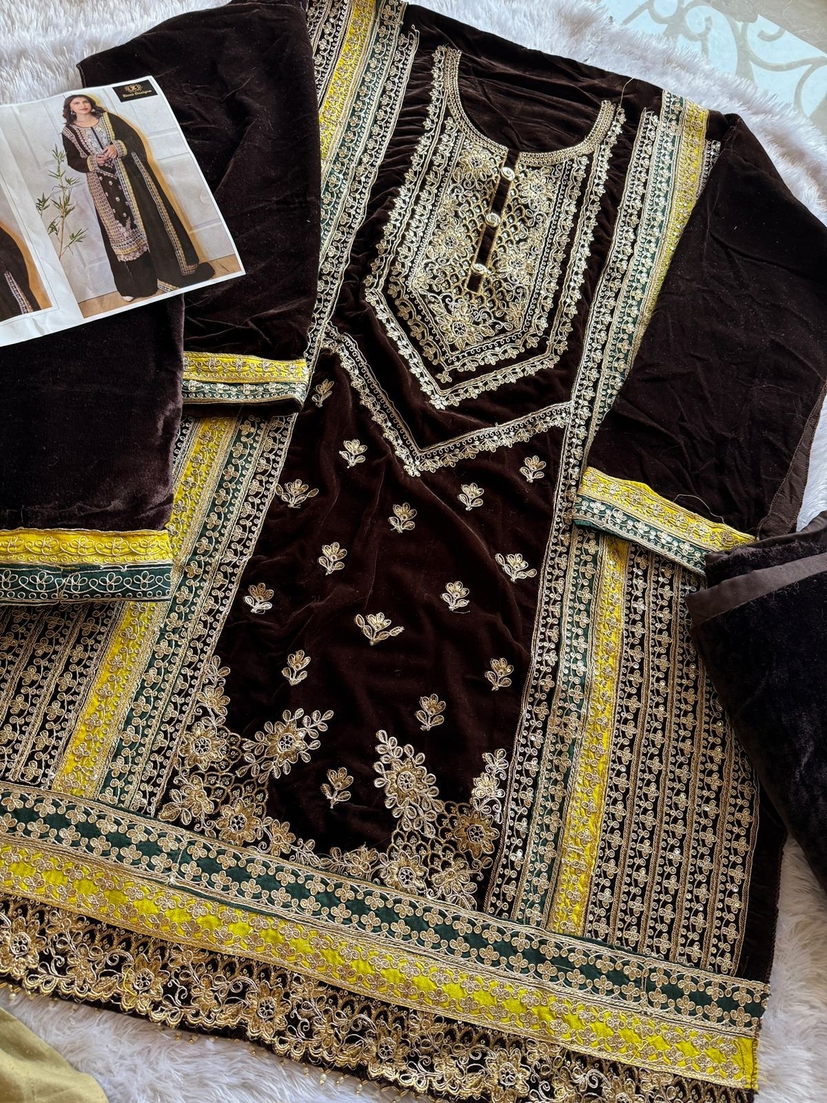 ZIAAZ DESIGNS 668 D VELVET SALWAR KAMEEZ