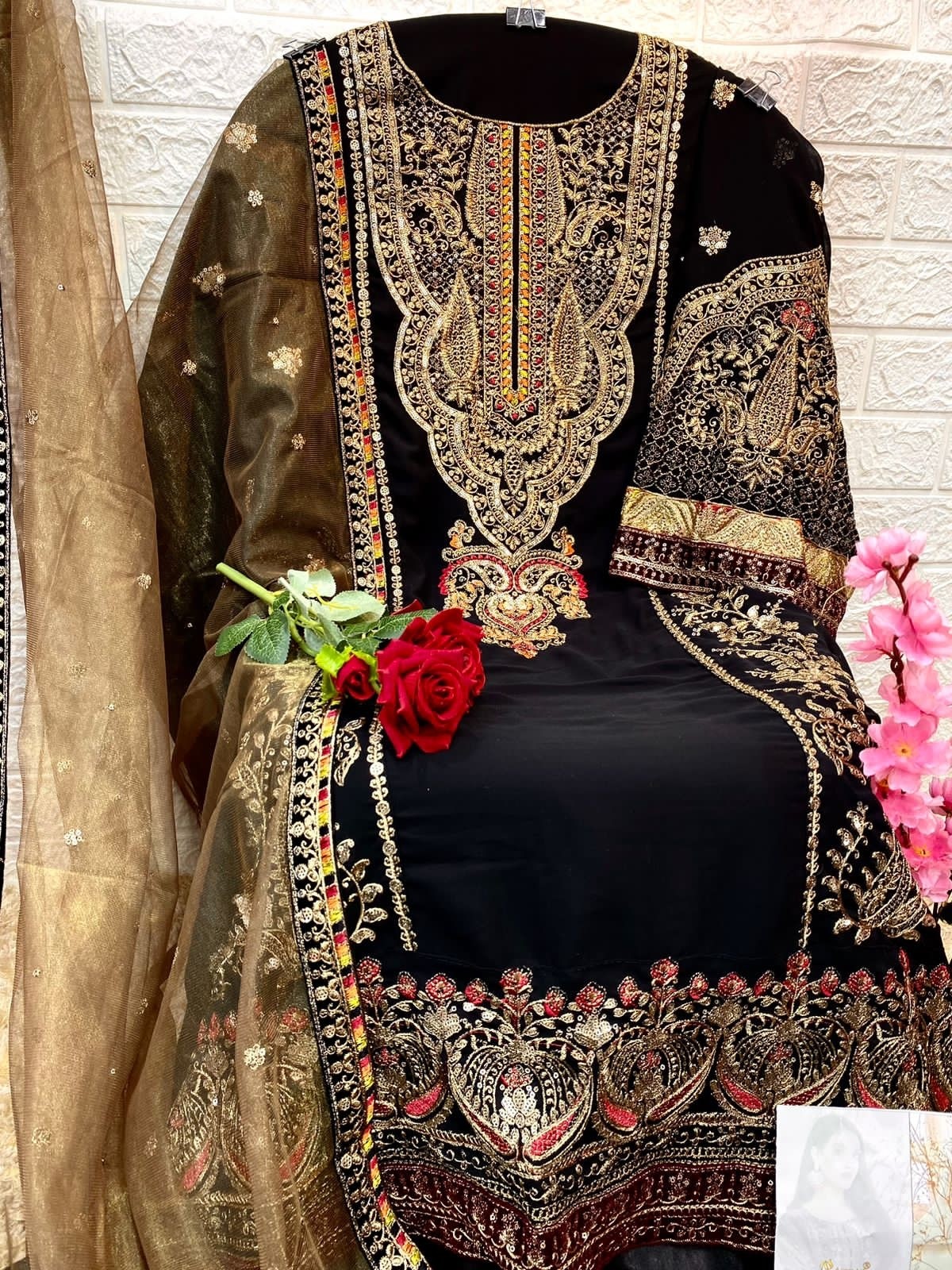 COSMOS AAYRA MULTIPLE 4 LATEST DESGN PAKISTANI SUITS