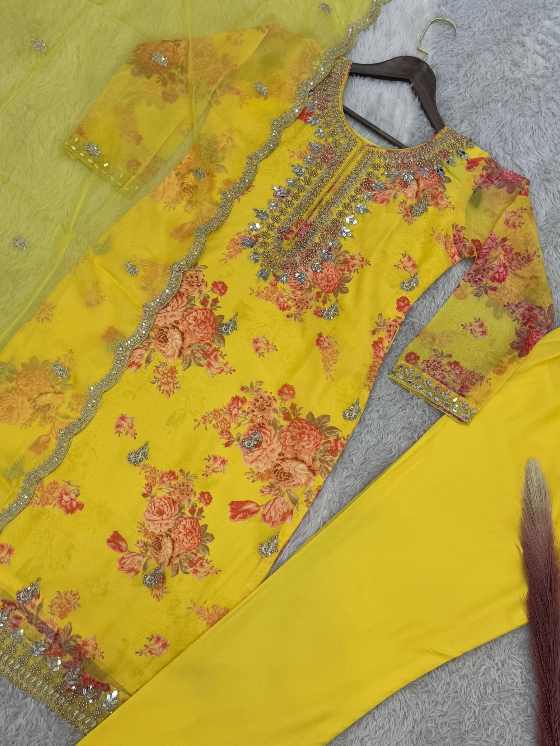 HK 1682 READYMADE PAKISTANI SUITS 2025