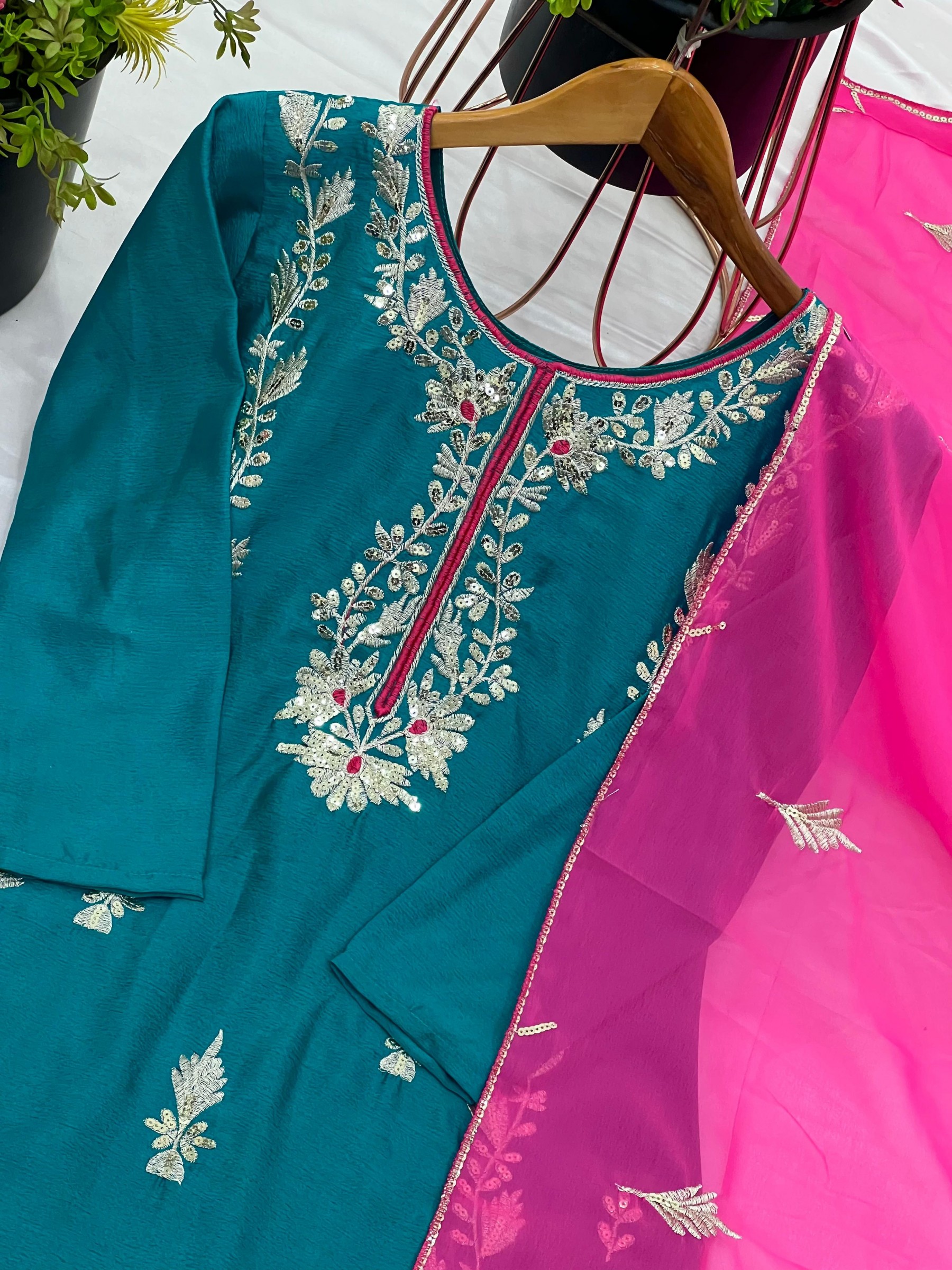 SHREE HARI SR 1662 READYMADE PAKISTANI SUITS DEALER
